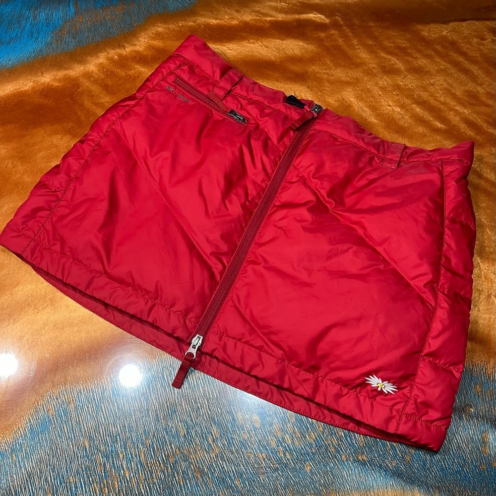 Skhoop Down Zip front outdoor winter fall mini skirt red size XL Sweden